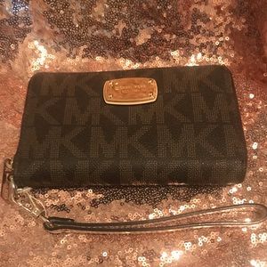 EUC Michael Kors brown wallet wristlet